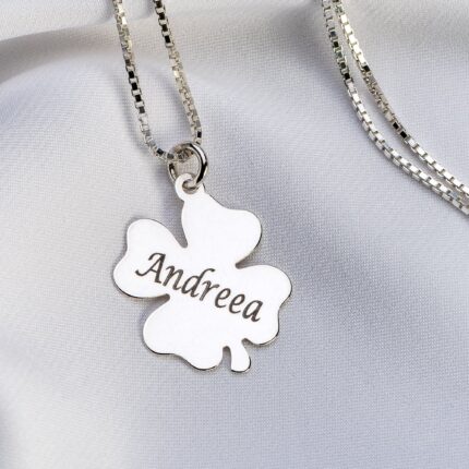 Lanțișor pătrat cu pandantiv trifoi personalizat