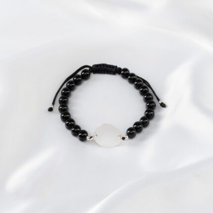 Bratara reglabila cu Onix lucios din si  cu Banut Argint 925 gravata laser