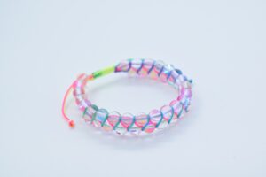 Bratara reglabila cu snur impletit si pietre semipretioase Mermaid glass roz de 6mm